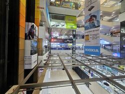 Sim Lim Square (D7), Shop House #556547681